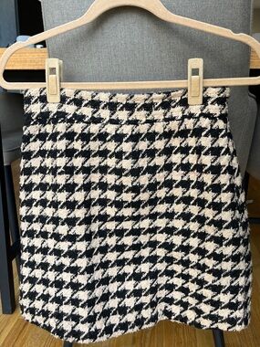 Elodie Black & Cream Houndstooth Tweed Mini Skirt